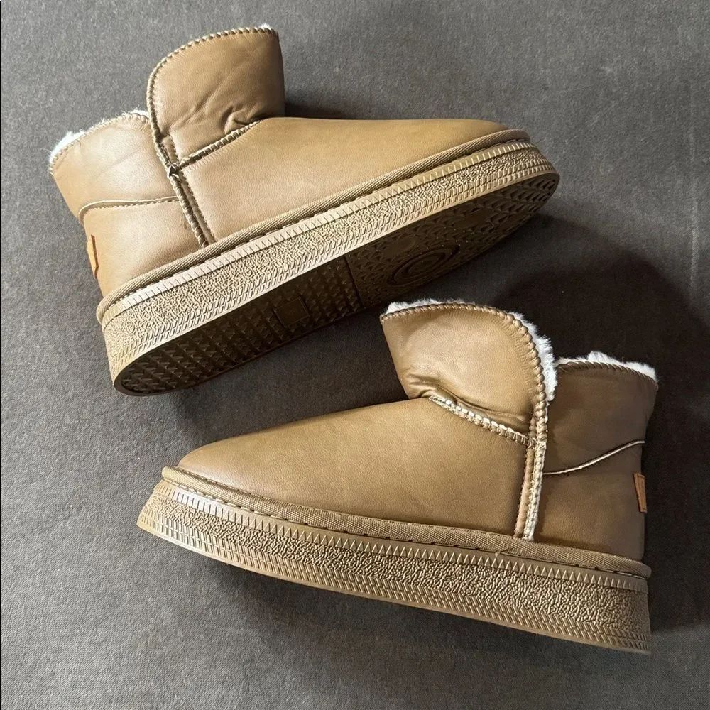 Womenโs Mini Platform AnkleโBoots Faux Fur Lined Size 7 (EU38) NEW